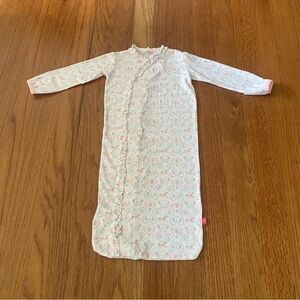 Magnetic Me Cozy Sleeper Carrousel Modal